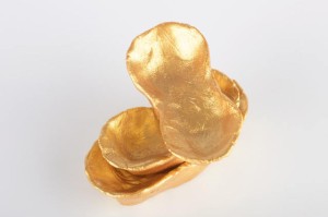 黄金和房产作为资产配置哪个更好？