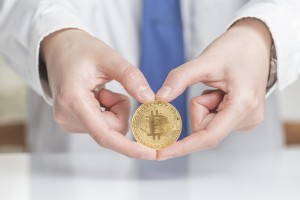 黄金投资对资产组合有何稳定作用？