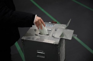 出口民调：日本执政联盟预计获得众议院过半席位