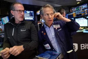 尾盘：美股涨跌不一 道指下跌逾400点